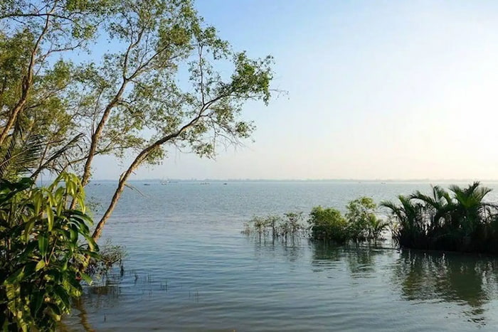Khu du lịch sinh thái Hồ Bể sở hữu biển tự nhiên dài 5km